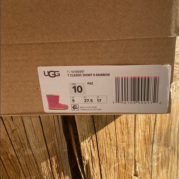 UGG Rainbow Genuine Shearling Lined Boot - Picture 9 of 11
